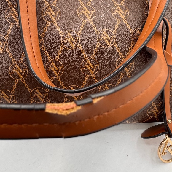 Adrienne Vittadini Large Signature Tote Bag - Picture 8 of 9